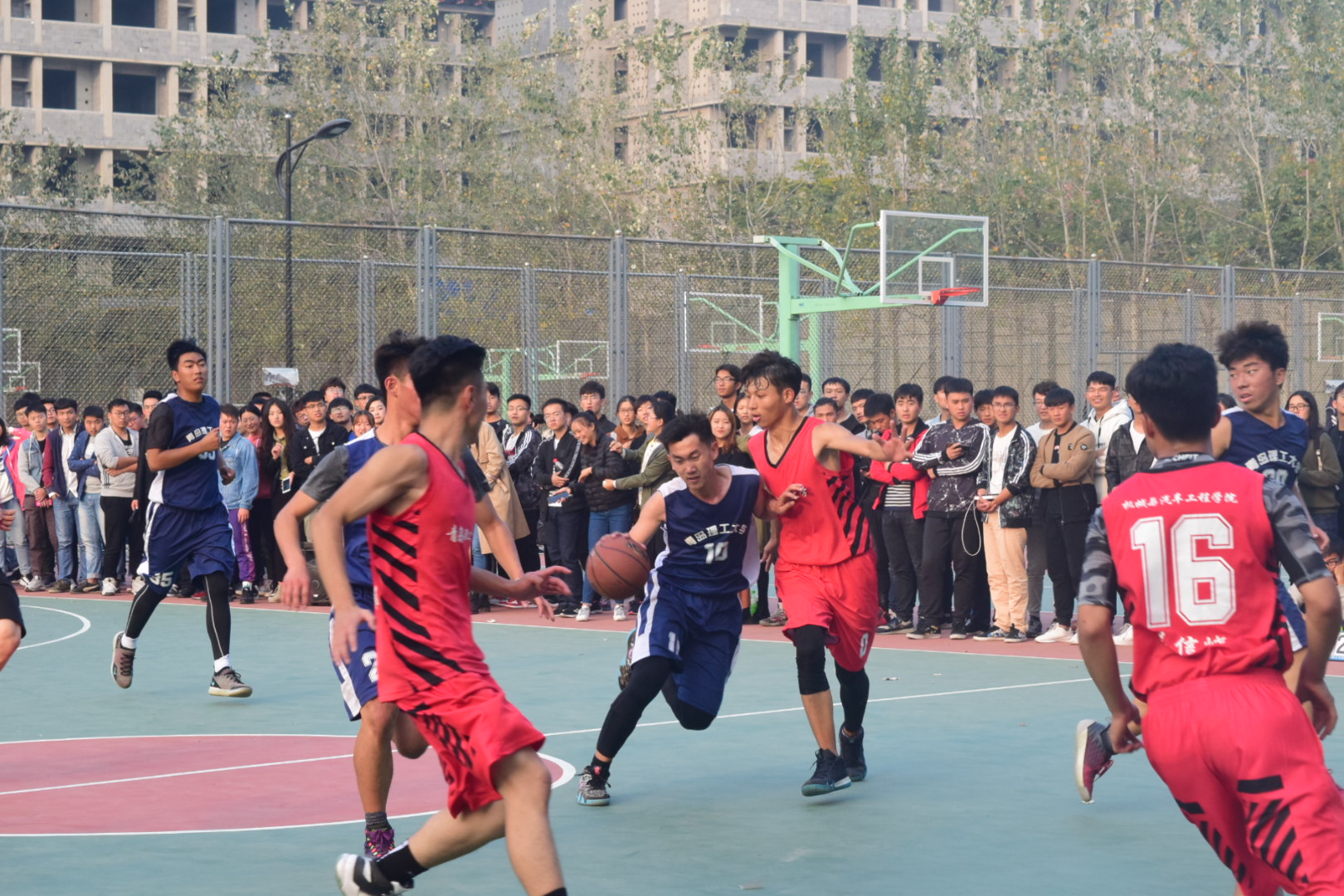 关于赛场悬念不断升温，精彩绝伦的信息